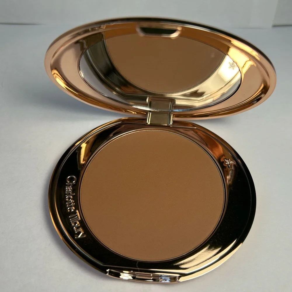 NWT🌷#4 - Charlotte Tilbury’s Airbrush Flawless Finish Blurring & Setting Powder